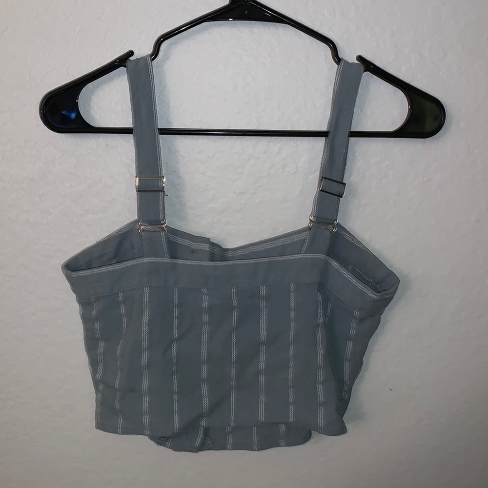 crop top - Picture 2 of 3